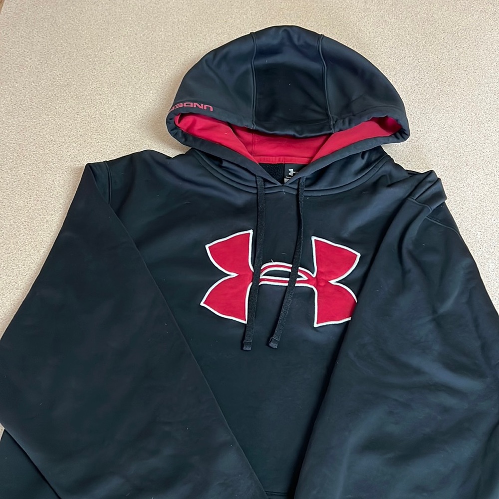 Men’s Large Under Armour Hooded Sweatshirt